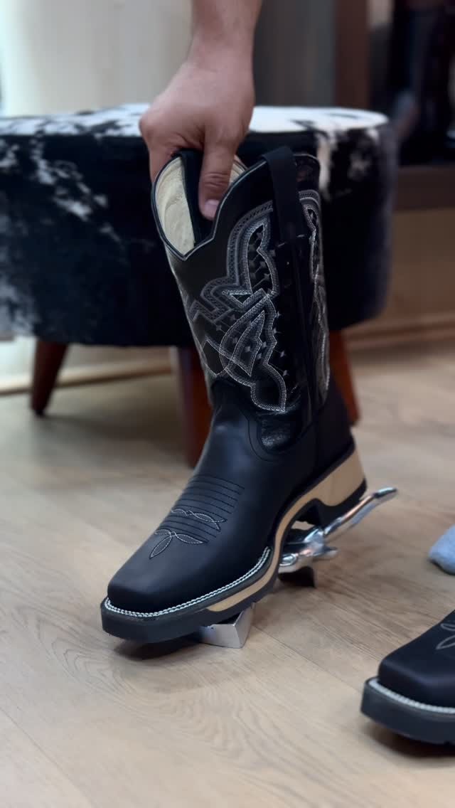 Men's Retro Embroidered Western Cowboy Boots